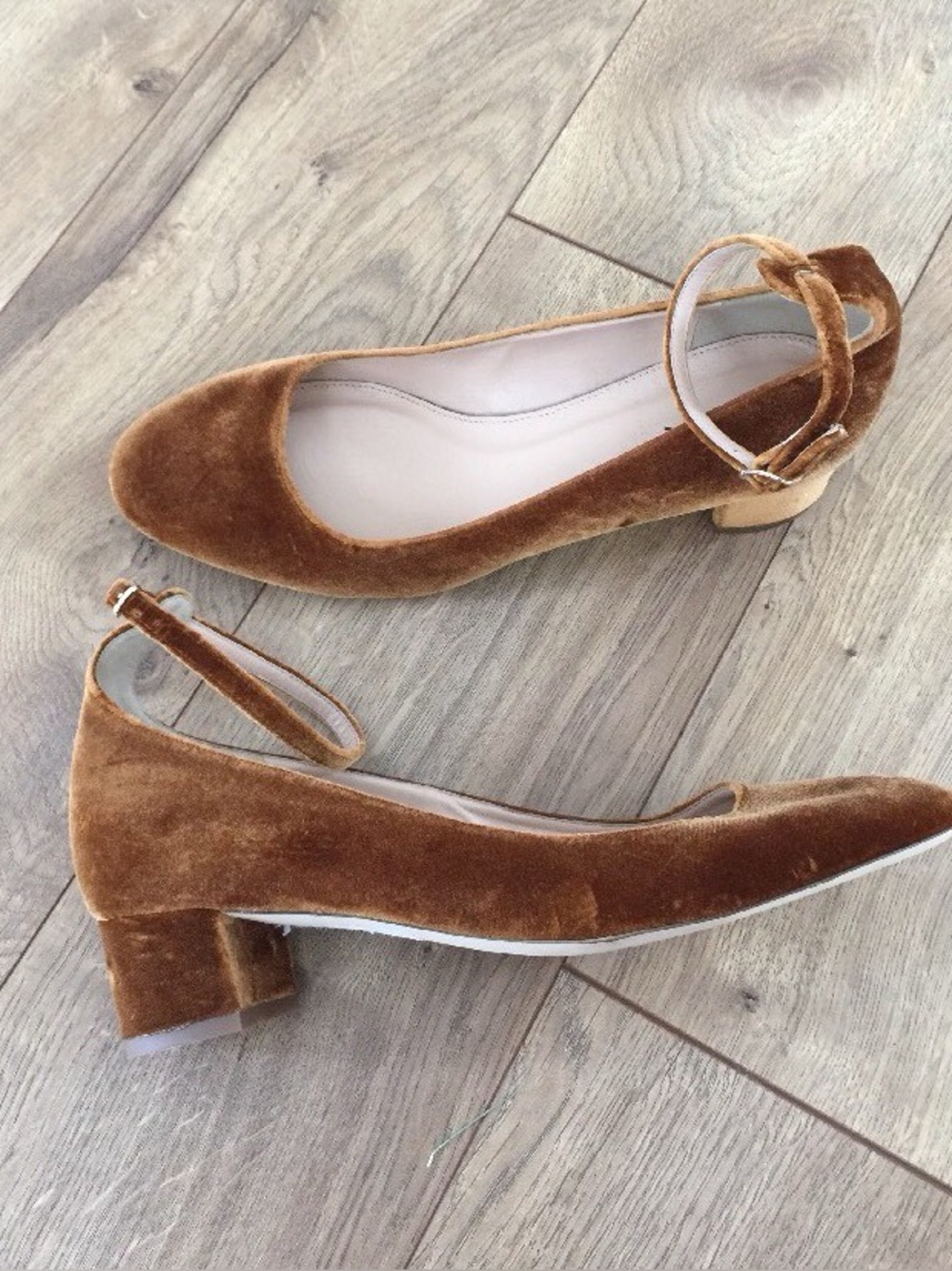 J. Crew Velvet Ankle Strap Shoes. Gilded Amber. Size 9. Like New. - Picture 4 of 4